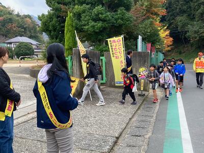 校門にて